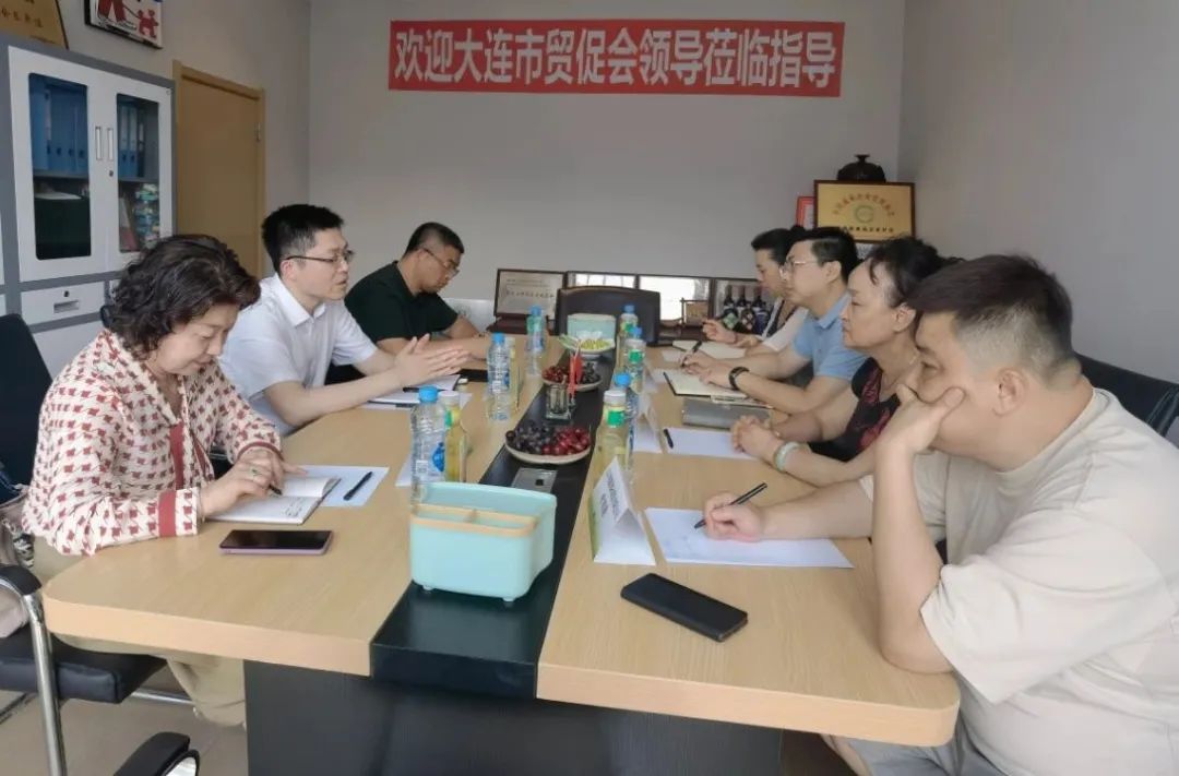 大連市貿(mào)促會(huì)叢陽(yáng)副會(huì)長(zhǎng)、王曉紅部長(zhǎng)、陳峰部長(zhǎng)一行蒞臨遼寧超越國(guó)際展覽公司指導(dǎo)工作